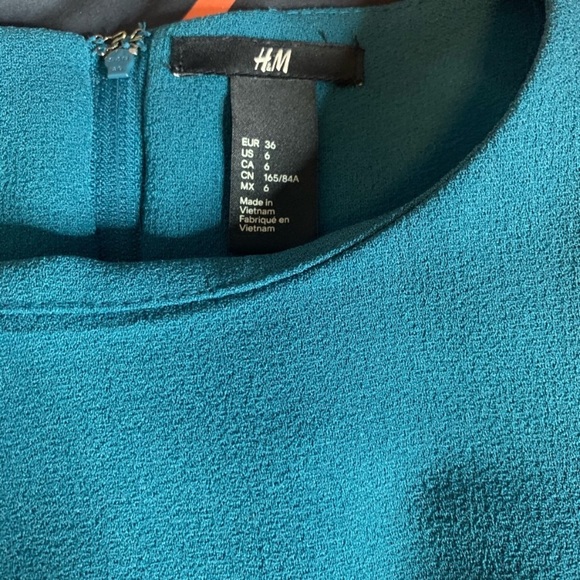 H&M Form Fitting Dress - Picture 3 of 4